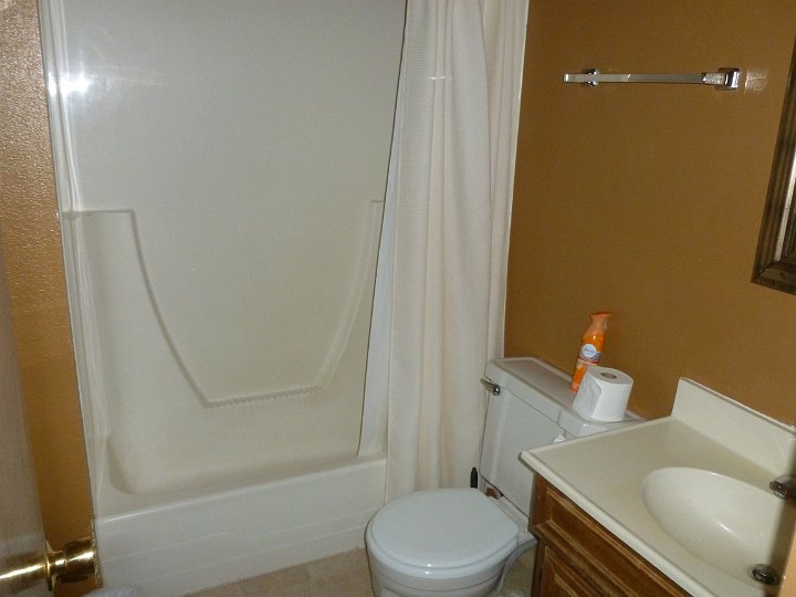 P1160747.JPG - Cabin - Bathroom